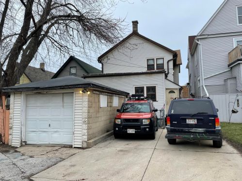 2411 Kinnickinnic Ave, Milwaukee WI 53207-1629 exterior