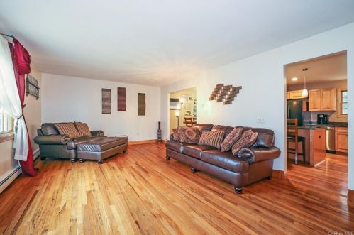 5 Mulberry Ln, Poughkeepsie, NY 12603-3748