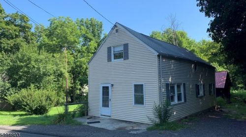 9 Puffer Rd, Hackettstown, NJ 07840-5804