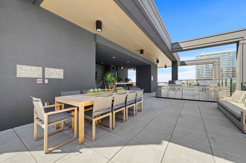 366 Superior St, Chicago IL  60654-3515 exterior