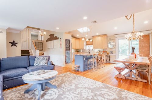 17 Dryden Way, Commack NY 11725-1927 exterior