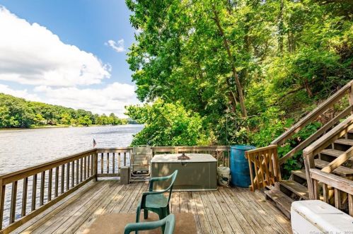 236 Roosevelt Dr, Seymour CT 06483-2118 exterior