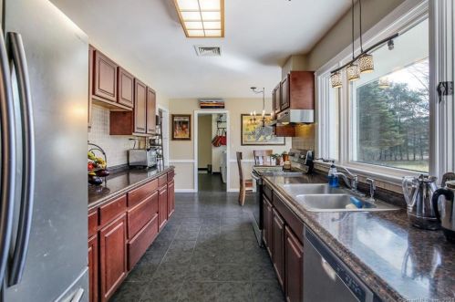 263 Branchville Rd, Ridgefield CT  06877-5922 exterior