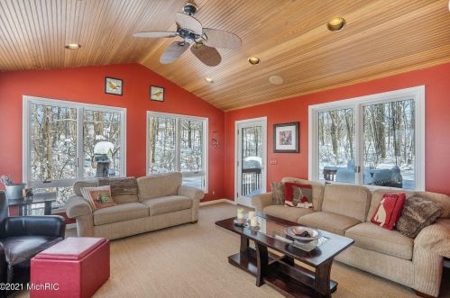 2484 Knapp St, Grand Rapids MI 49505-4417 exterior