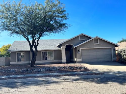 7568 Danforth Ave, Tucson, AZ 85747-9238