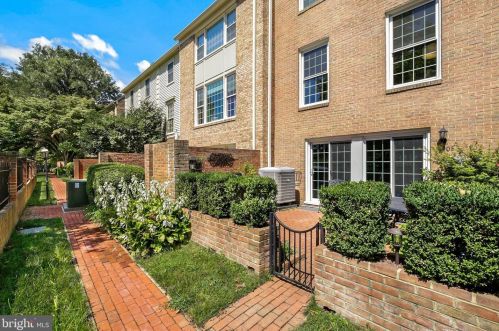 10905 Wickshire Way, Rockville MD 20852-3223 exterior