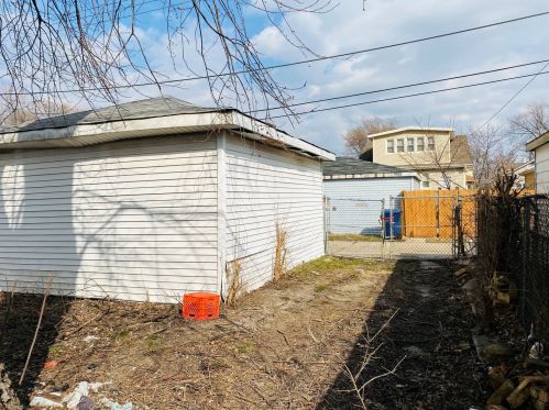 2009 10 Ave, Broadview IL 60153-1900 exterior