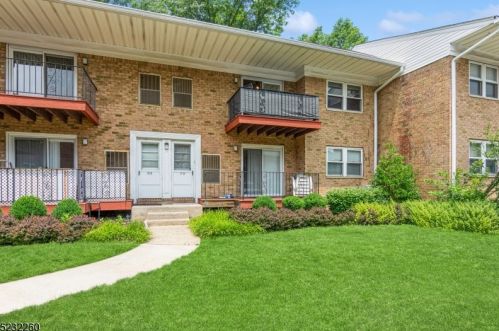 160 Evergreen Rd, Edison NJ  08837-2442 exterior