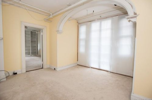 351 Main St, Ridgefield CT 06877-3810 exterior