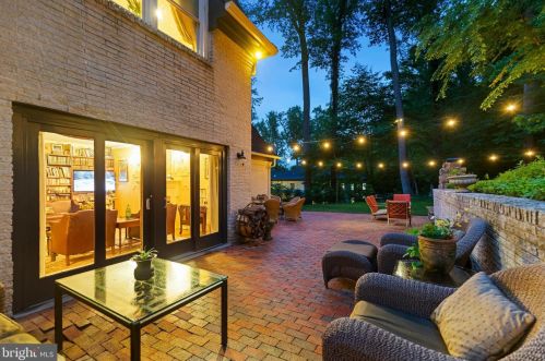 8751 Brook Rd, Mc Lean VA  22102-1507 exterior