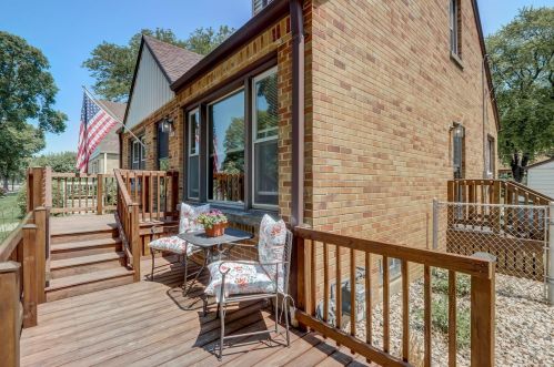 3862 88th St, Milwaukee, WI 53222-2707