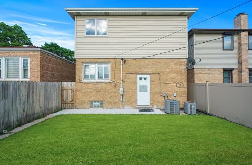 5606 Parkside Ave, Chicago IL 60646-6421 exterior