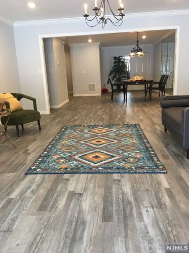 7 Millay Ct, Teaneck NJ 07666-6485 exterior