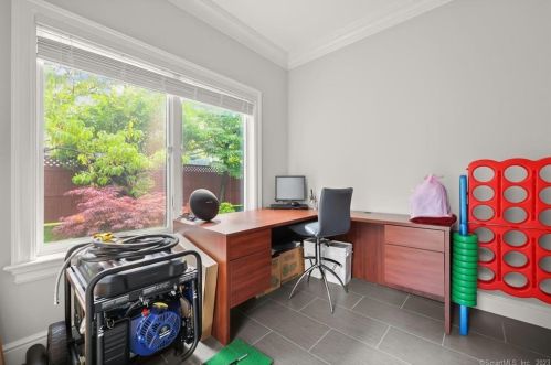 25 Bobwhite Dr, Norwalk CT 06851-2219 exterior