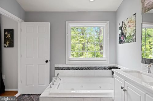 5412 Chieftain Cir, Alexandria VA 22312-2332 exterior