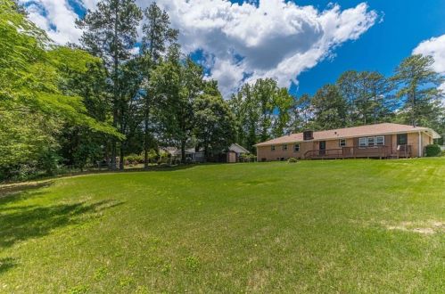 2304 Amber Wood Dr, Lithonia GA 30078-6131 exterior