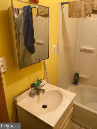 60 Fountain Ave, Trenton NJ 08618-3826 exterior