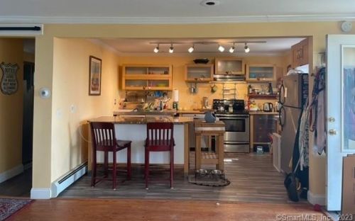 69 Edgefield Ave, Milford CT 06460-7833 exterior