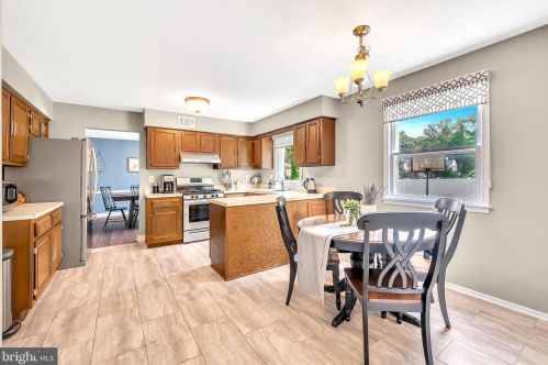 47 Crestwood Dr, Trenton NJ 08690-1936 exterior