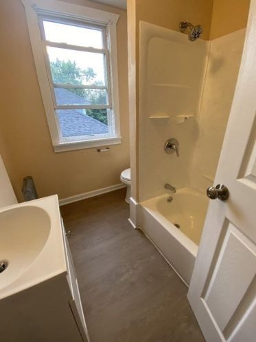 38 Dresden St, Springfield MA 01109-2706 exterior