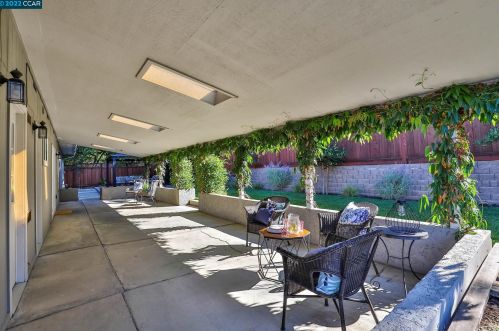 3782 Hitchcock Rd, Concord CA 94518-1732 exterior