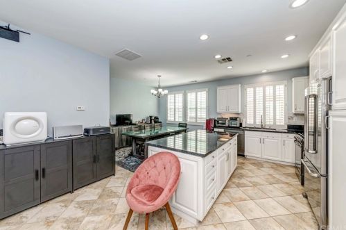 2027 Arnold Way, Fullerton CA 92833-5748 exterior