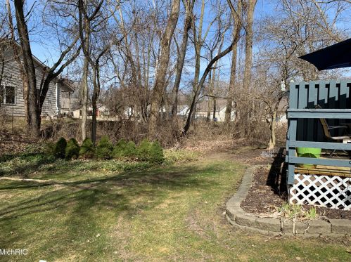 2348 Fairgrove St, Kalamazoo MI  49009-1843 exterior