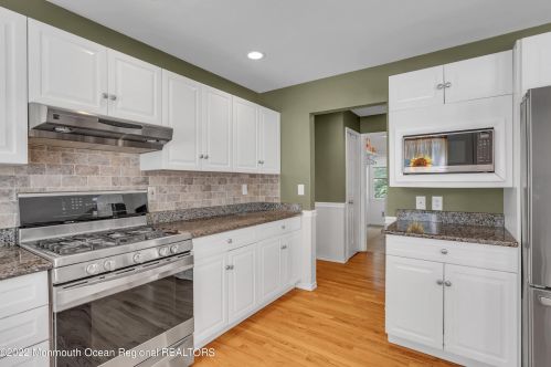 5 Dickens Ct, Jackson Twp NJ  08527-2844 exterior