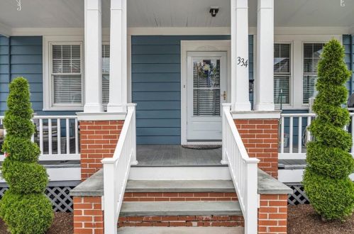 334 Jastram St, Providence, RI 02908-2120