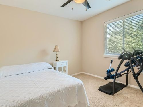 4333 Cyn Gln Cir, Austin TX 78732-2185 exterior