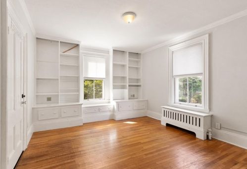 8 Gifford Ct, Salem MA 01970-2211 exterior