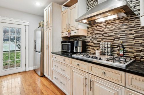 19 Richmond Rd, Edison NJ  08817-4037 exterior