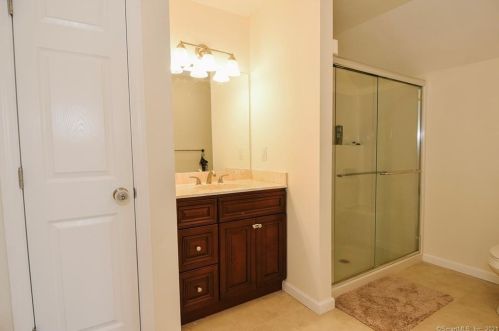 47 Windermere Vlg Rd, Ellington CT exterior