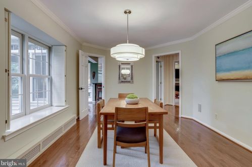 8909 Linton Ln, Alexandria VA 22308-2438 exterior