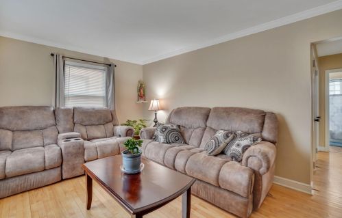 1969 96, Milwaukee WI 53227-1422 exterior