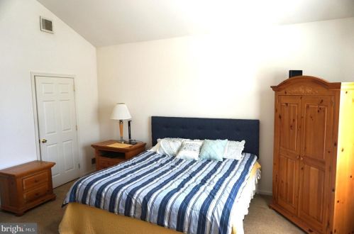 21 Fallview Ct, Trenton NJ 08690-3216 exterior