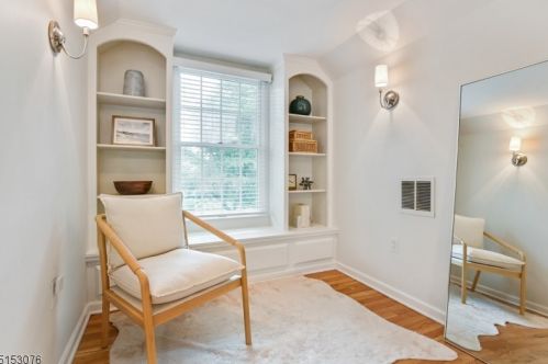 1 Crestwood Dr, Chatham Township NJ 07928-1720 exterior