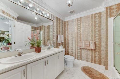 19 Caruso Pl, Armonk NY 10504-1366 exterior