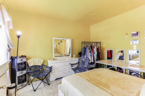 3746 2nd Ln, Milwaukee WI 53212-1516 exterior