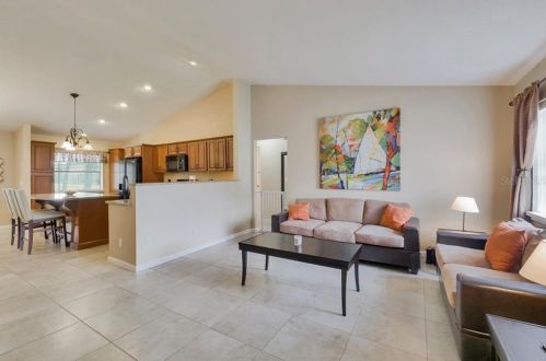 3616 Falling Leaf Ln, Orlando FL 32810-2268 exterior