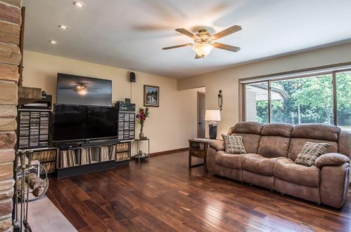 2569 Root Riv Pkwy, Milwaukee WI 53227-1849 exterior