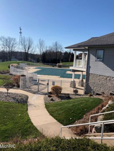 5643 Charolais Dr, Wyoming MI exterior