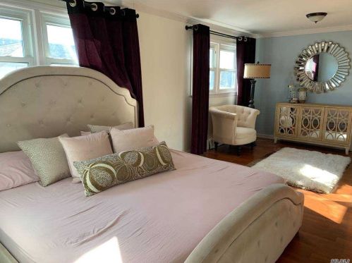 20 Gates Ave, Valley Stream NY 11580-3205 exterior