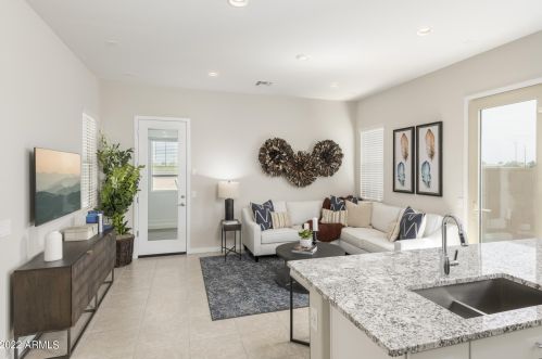 5570 Arizona Pl, Chandler AZ 85249-1637 exterior