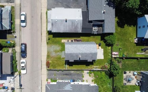 56 Gould St, Middletown RI 02840-2144 exterior