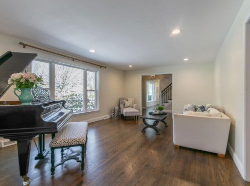 19 Quinnehtuk Rd, Springfield MA 01106-2911 exterior