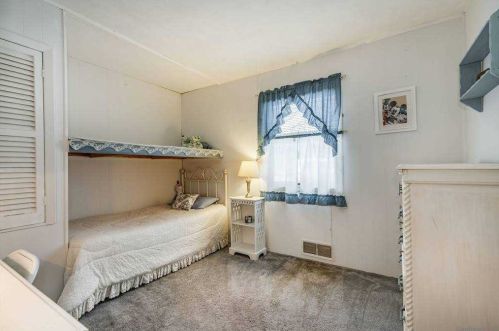 10 Pawnee Dr, Commack NY 11725-4210 exterior