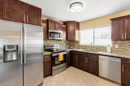 2032 Hideaway Cir, Fort Pierce FL 34952-4802 exterior