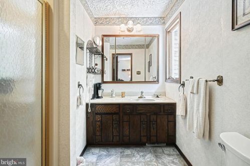 799 Laurel Wood Ln, Hanover PA 17331-6868 exterior