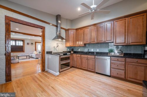 104 Monroe Ave, Alexandria VA 22301-1922 exterior